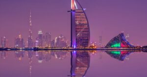 UAE: 독자 노선을 걷는 생산자, 그리고 글로벌 자본의 대이동